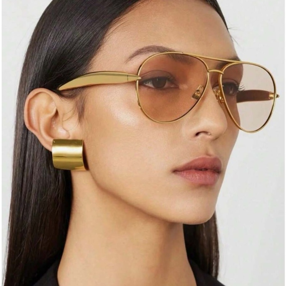 Elegant Gold-Toned Aviator Sunglasses